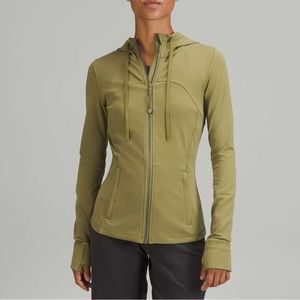 NWOT Lululemon Hooded Define Jacket *Nulu
in Bronze Green size 2